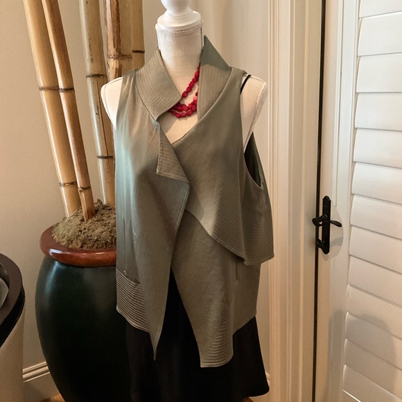 Halston Heritage Vest - Picture 4 of 12